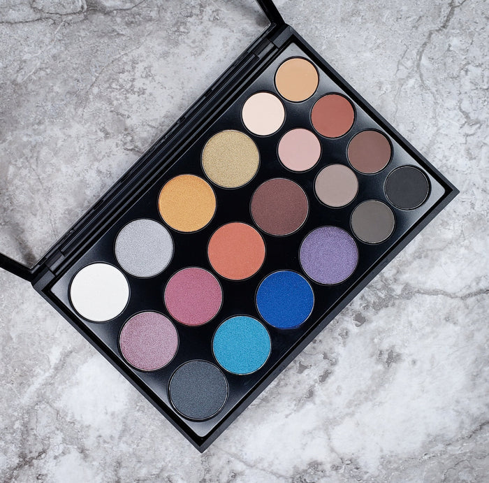 Crown PRO 20 Color Bold Collection Eyeshadow Palette (CP08)
