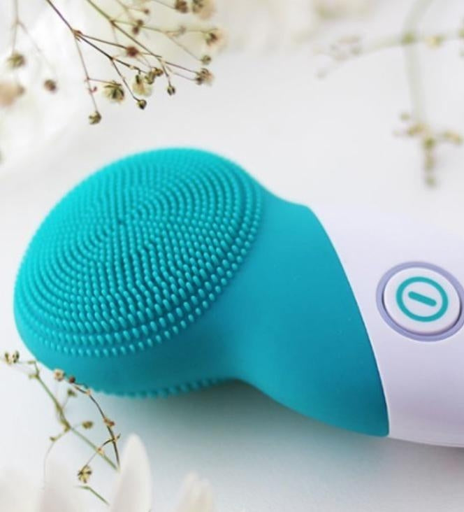 MBK Volero Facial Cleansing Silicone Brush